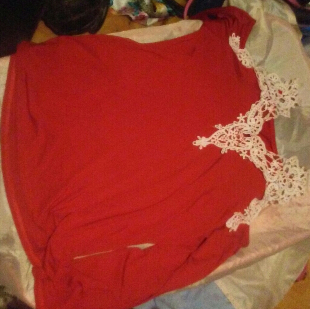 Key hole sleeve shirt